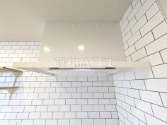 レンジフード 【クイーンズフィールドひばりが丘ハイム】お手入れのしやすいレンジフードは見た目もスッキリしていて、料理時の油煙やニオイを効率的に外に出せます。 レンジフード 【クイーンズフィールドひばりが丘ハイム】お手入れのしやすいレンジフードは見た目もスッキリしていて、料理時の油煙やニオイを効率的に外に出せます。