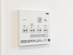 浴室乾燥機リモコン　【志木市上宗岡１丁目】浴室換気乾燥暖房機付きの為、冬も快適、入浴後もカラッと乾燥し、カビの発生を抑えます。