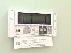 給湯器リモコン　【志木市上宗岡１丁目】自動お湯張りや追いだき機能など、充実したバスタイムをサポートする設備が整っています。温度調節もボタンひとつで簡単です。