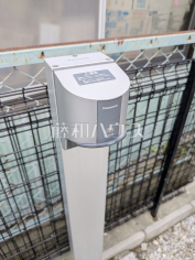 電気自動車用充電スタンドガソリンスタンドに行く手間がなくなる電気自動車用充電スタンド付き！