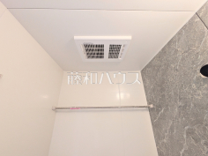 浴室換気乾燥機　【日野市東豊田３丁目】汚れものが多くても、いつでも洗濯物を干せるのが嬉しい浴室換気乾燥機！
