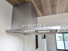 レンジフード　【中野区弥生町４丁目】お手入れのしやすいレンジフードは見た目もスッキリしていて、料理時の油煙やニオイを効率的に外に出せます。