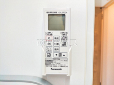 24時間換気システム 24時間換気システムにより、花粉・PM2.5などの微小粒子物質の侵入を防ぎ、快適な室内を保ちます。
24時間換気システム 24時間換気システムにより、花粉・PM2.5などの微小粒子物質の侵入を防ぎ、快適な室内を保ちます。