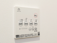 浴室換気乾燥機リモコン　【板橋区東新町１丁目】雨の日の強い味方！浴室換気乾燥機付きユニットバスで洗濯物が乾かせます。
