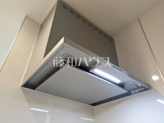レンジフード　【板橋区赤塚１丁目】お手入れのしやすいレンジフードは見た目もスッキリしていて、料理時の油煙やニオイを効率的に外に出せます。
