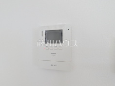 5号棟 TVモニター付きインターホン 【三鷹市北野3丁目】TVモニター付きインターホンのため訪問者がひと目で分かります 5号棟 TVモニター付きインターホン 【三鷹市北野3丁目】TVモニター付きインターホンのため訪問者がひと目で分かります