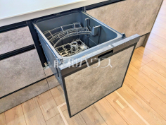 食器洗浄乾燥機　【小平市学園東町】 後片付けの手間を削減し、趣味の時間や家族との時間を増やせる食器洗い乾燥機を標準装備 