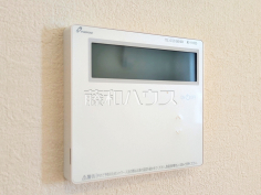 浴室給湯リモコン　【小平市学園東町】追焚き機能付きなので、生活時間の違う家族に便利です。