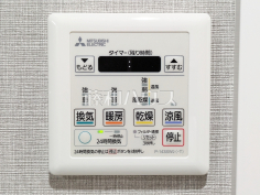 浴室換気乾燥機リモコン　【ライオンズマンション市場前】雨の日の強い味方！浴室換気乾燥機付きユニットバスで洗濯物が乾かせます。
