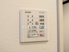 浴室換気乾燥機　【杉並区宮前４丁目】換気機能によってバスルーム内のカビの発生を抑制できます。夜間や雨天時の洗濯物の乾燥に便利な乾燥機能も装備。