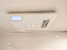 浴室換気乾燥機　【杉並区宮前４丁目】換気機能によってバスルーム内のカビの発生を抑制できます。夜間や雨天時の洗濯物の乾燥に便利な乾燥機能も装備。