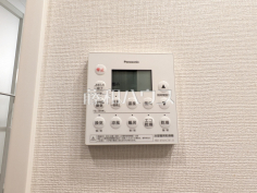 浴室換気乾燥暖房機浴室換気乾燥暖房機付きの為、冬も快適、入浴後もカラッと乾燥し、カビの発生を抑えます。