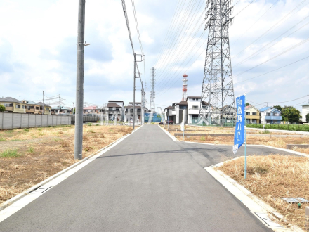 接道状況および現場風景　【小平市小川町１丁目】我が家に合った暮らしを追及できるフリープランの分譲地です。ぜひ皆様の「こんな家に住みたい！」をお聞かせ下さい。／撮影日2024/08/05