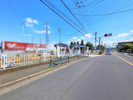 接道状況および現場風景　【小平市小川町１丁目】「こんな部屋を作りたい」「こんな風に暮らしたい」というお客様の夢をぜひお聞かせください。／撮影日2025/05/01