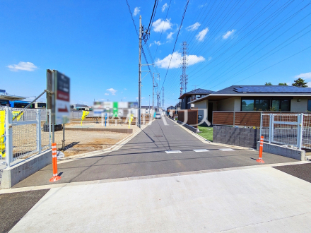 接道状況および現場風景　【小平市小川町１丁目】 周辺環境はもちろん、日当たりや設備仕様など、実際に行ってみないと分からないことも多くございます。ご案内いたしますので、お気軽にお問い合わせください。  ／撮影日2025/05/01