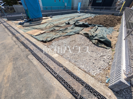 13号地　現地写真　【日野市万願寺３丁目】整備された街区、近隣に広がる美しい自然たち。空間のみのこだわりだけではなく、ここに暮らす方々にとって素敵な環境や快適な暮らしを実現します。／撮影日2025/03/23