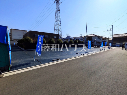 接道状況および現場風景　【三鷹市上連雀６丁目】お住まい探しは、家の良し悪しだけでなく周辺環境も重要なポイントです。ぜひ一度お客様の目でご覧ください。／撮影日2025/02/01