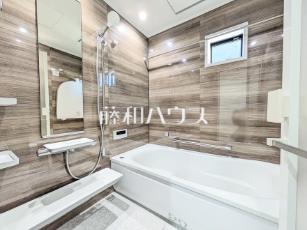 2号棟　浴室　【立川市柴崎町５丁目】落ち着いた色合いで疲れを癒す、くつろぎのバスルームです／撮影日2024/12/16