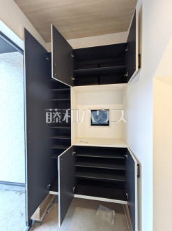 2号棟　玄関収納　【小平市天神町４丁目】／撮影日2024/10/31