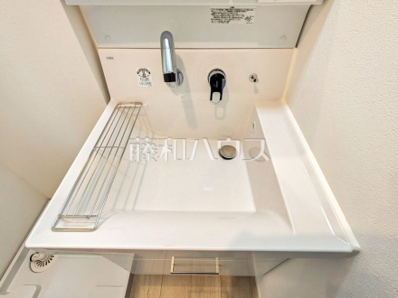  洗面化粧台のボウルは汚れにくく、幅も広めでお掃除も楽々できます。 【新座市北野２丁目】／撮影日2024/12/06