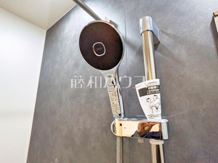 浴室　 落ち着いた色合いで疲れたからだを癒す、贅沢なくつろぎ空間です。 【新座市北野２丁目】／撮影日2024/12/06