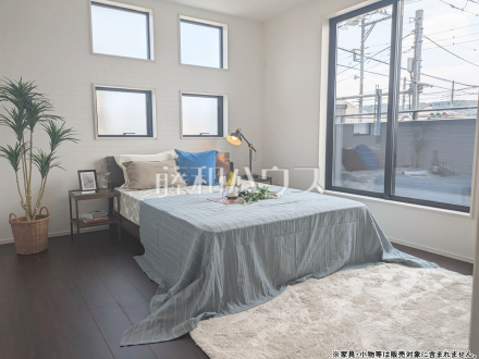 19号棟　居室　幼い頃のたくさんの想い出が詰まった実家の部屋。それは特別な場所としていつまでも心に残っています。いつかこの部屋が子供たちにとってのそのような場所になるのかな？【昭島市拝島町５丁目】／撮影日2024/07/20