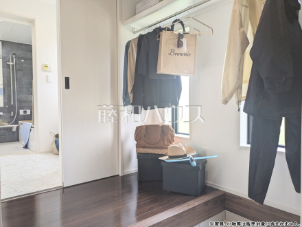 19号棟　脱衣所　平日のご案内も可能です。まずはお気軽にお問合せ下さいませ。【昭島市拝島町５丁目】／撮影日2024/07/20
