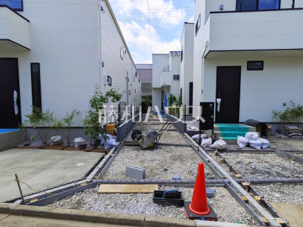  旗竿地は、小さなお子様が急に道路に飛び出てしまうことを防ぎます。安心してお庭で遊ぶことができますね。 【三鷹市深大寺２丁目】／撮影日2025/06/01