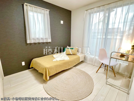 モデルハウス写真　室内は2面採光により、明るく開放的な空間となっています。　【富士見市大字水子】