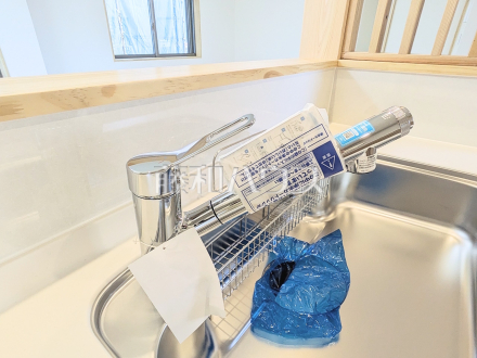 5号棟　浄水器一体型水栓　【三鷹市北野３丁目】　 いつでもおいしいお水が飲める浄水器一体型水栓も完備 ／撮影日2025/01/18