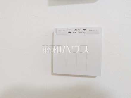 5号棟　床暖房スイッチ　【三鷹市北野３丁目】　 乾燥しすぎず、埃も舞わずハウスダストが少ないクリーンな室内をキープする床暖房 ／撮影日2025/01/18