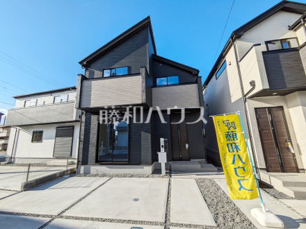 9号棟　外観　【府中市四谷４丁目】
モノトーンを中心とした配色の現代的なデザイン。直線的ですっきりとしたスクエアなデザインが、お客様のお住まいを都会的に印象づけます。　／撮影日2024/11/21