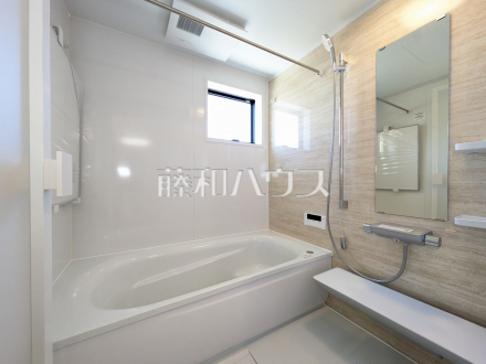 15号棟　浴室　【昭島市緑町２丁目】
一日の疲れを癒す、優しい色合いのバスルーム　／撮影日2025/02/10