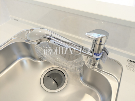 15号棟　浄水器一体型水栓　【昭島市緑町２丁目】　 いつでもおいしいお水が飲める浄水器一体型水栓も完備 ／撮影日2025/02/10