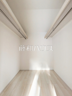 2号棟　ウォークインクローゼット　【府中市住吉町３丁目】
ウォークインクローゼットは、お洋服等がたくさん収納できて便利です。　／撮影日2024/11/11