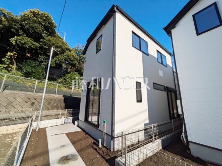 ●2号棟　外観●　【府中市住吉町３丁目】
生活に溶け込むシンプルなデザインの外観が魅力の新邸です。　／撮影日2024/11/21