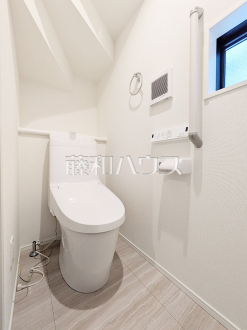 5号棟　各階にトイレがあると、階段の上り下りをせずに済むため就寝時なども便利です。【和光市南１丁目】／撮影日2024/10/31