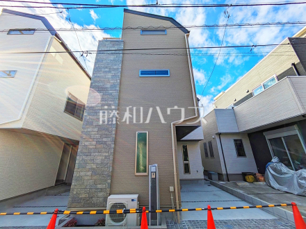 B号棟　外観　【国分寺市東恋ヶ窪４丁目】「スタイリッシュな外観」「シンプルな空間」を併せ持つ新邸です。洗練されたデザインが、日々の暮らしを鮮やかに演出します。／撮影日2025/01/04
