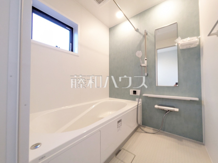 浴室　【日野市東豊田４丁目】
足を伸ばして入れるバスタブで、ゆっくり一日の疲れを癒して下さい。　／撮影日2025/01/18