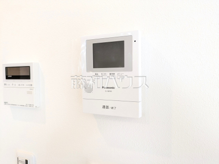 ２号棟　TVモニター付きインターホン　【小平市花小金井５丁目】　TVモニター付きインターホンのため訪問者がひと目で分かります／撮影日2025/05/15