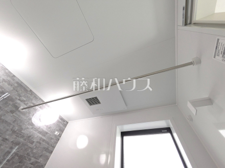 ２号棟　浴室換気乾燥機　【小平市花小金井５丁目】　雨の日の強い味方！浴室換気乾燥機付きユニットバスで洗濯物が乾かせます。／撮影日2025/05/15
