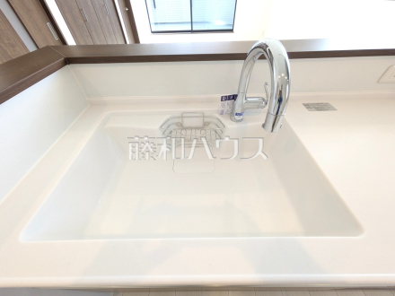 ２号棟　浄水器一体型水栓　【小平市花小金井５丁目】　いつでもおいしいお水が飲める浄水器一体型水栓も完備／撮影日2025/05/15