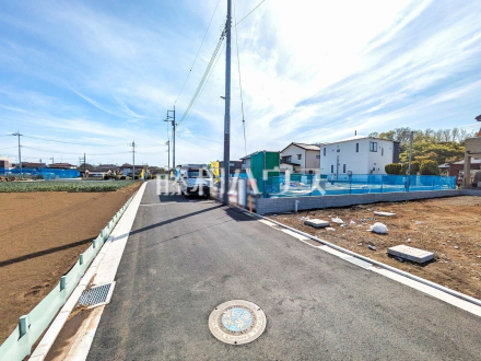 接道状況および現場風景　【立川市西砂町３丁目】 充実した新たな生活を、「あったらいいな」がある、この地から始めてみませんか？鮮やかな青空と暮らすこの土地で・・・。 ／撮影日2024/04/13