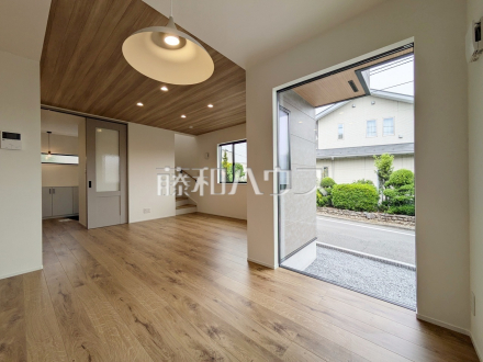 2号棟　リビング　【昭島市緑町２丁目】／撮影日2025/05/23