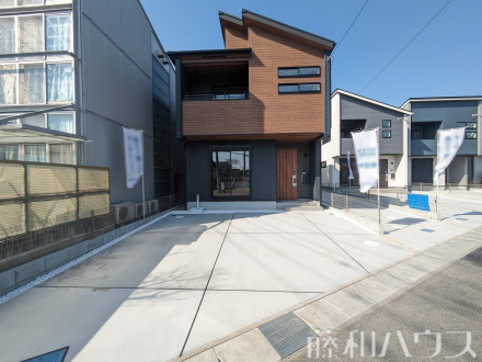 1号棟　外観およびカースペース　【春日井市気噴町１丁目】／撮影日2025/03/23