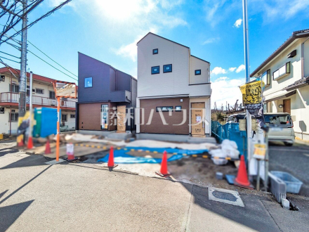 接道状況および現場風景　【立川市砂川町３丁目】西武拝島線『武蔵砂川』駅 徒歩10分！この恵まれたロケーションによる幸福感は、毎朝の通勤時にしっかりと感じられるのではないでしょうか。／撮影日2025/02/24