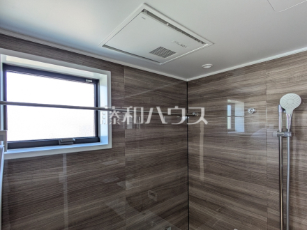 2号棟　浴室換気乾燥機　【立川市砂川町３丁目】　幼い子供がいると汚れものが多く、いつでも洗濯物を干せるのが嬉しい浴室換気乾燥機！／撮影日2025/03/14