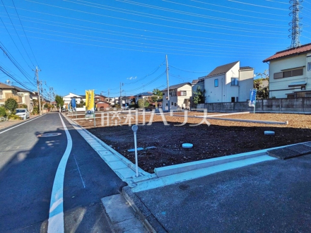 接道状況および現場風景　【国分寺市内藤２丁目】造成完了しました！道路舗装も入り綺麗な街並みになっております／撮影日2024/11/28