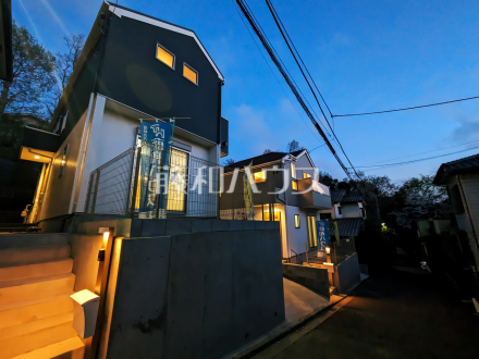 現場風景　お住まい探しは、家の良し悪しだけでなく周辺環境も重要なポイントです。ぜひ一度お客様の目でご覧ください。【多摩市聖ヶ丘３丁目】／撮影日2025/04/06