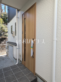 1号棟　玄関　【多摩市聖ヶ丘３丁目】／撮影日2025/02/24